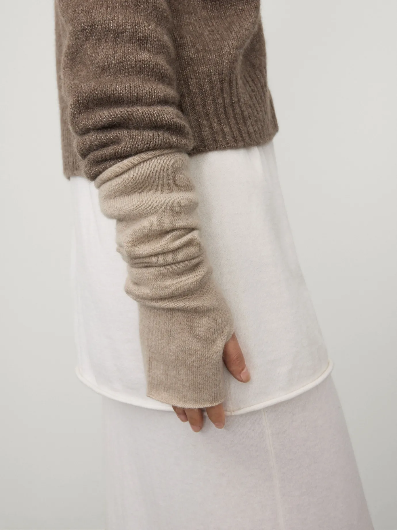 Shop LISA YANG The Aspen Arm Warmers Sand