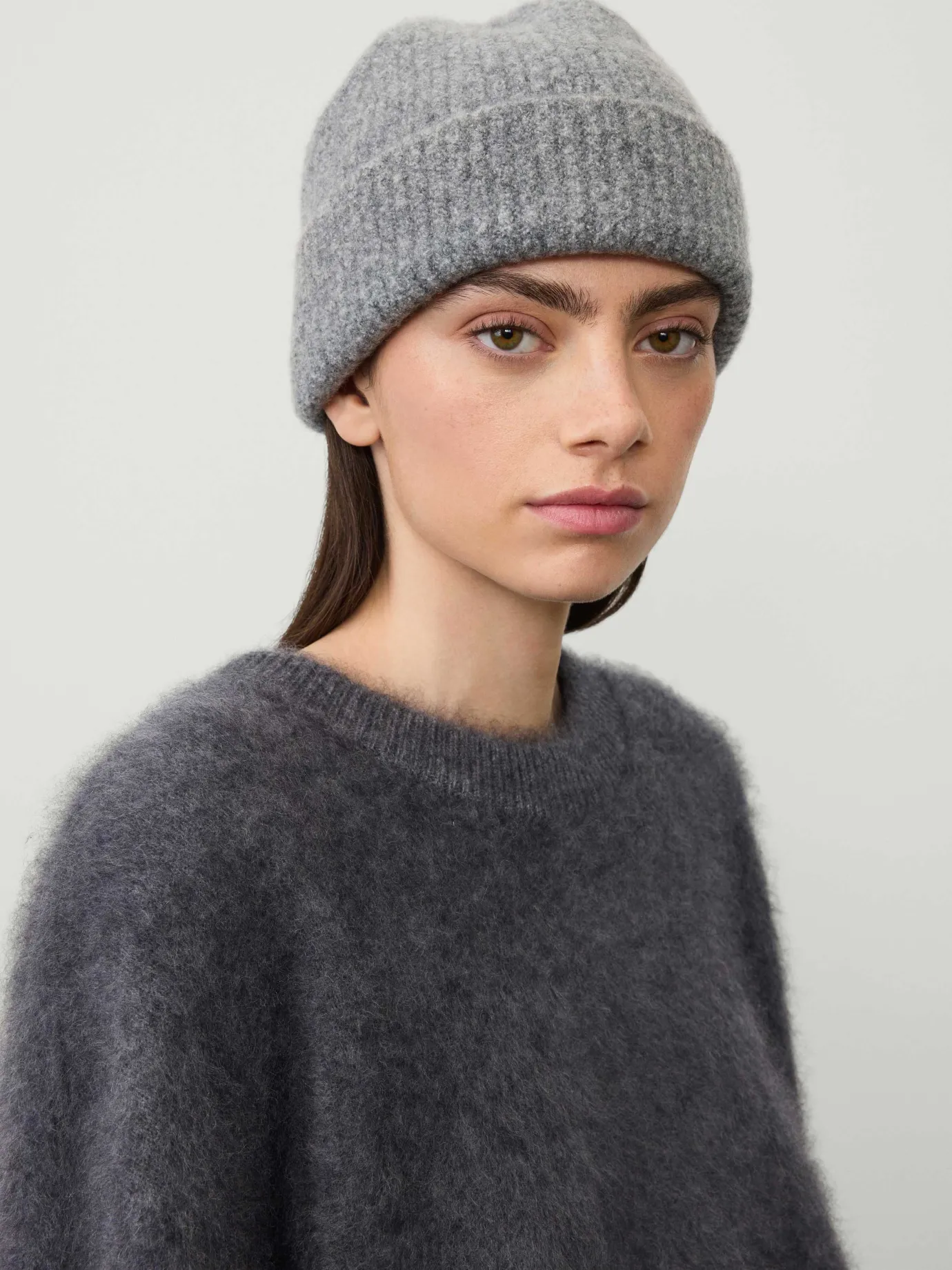 Store LISA YANG The Bouclé Beanie SpeckledGraphiteBouclé