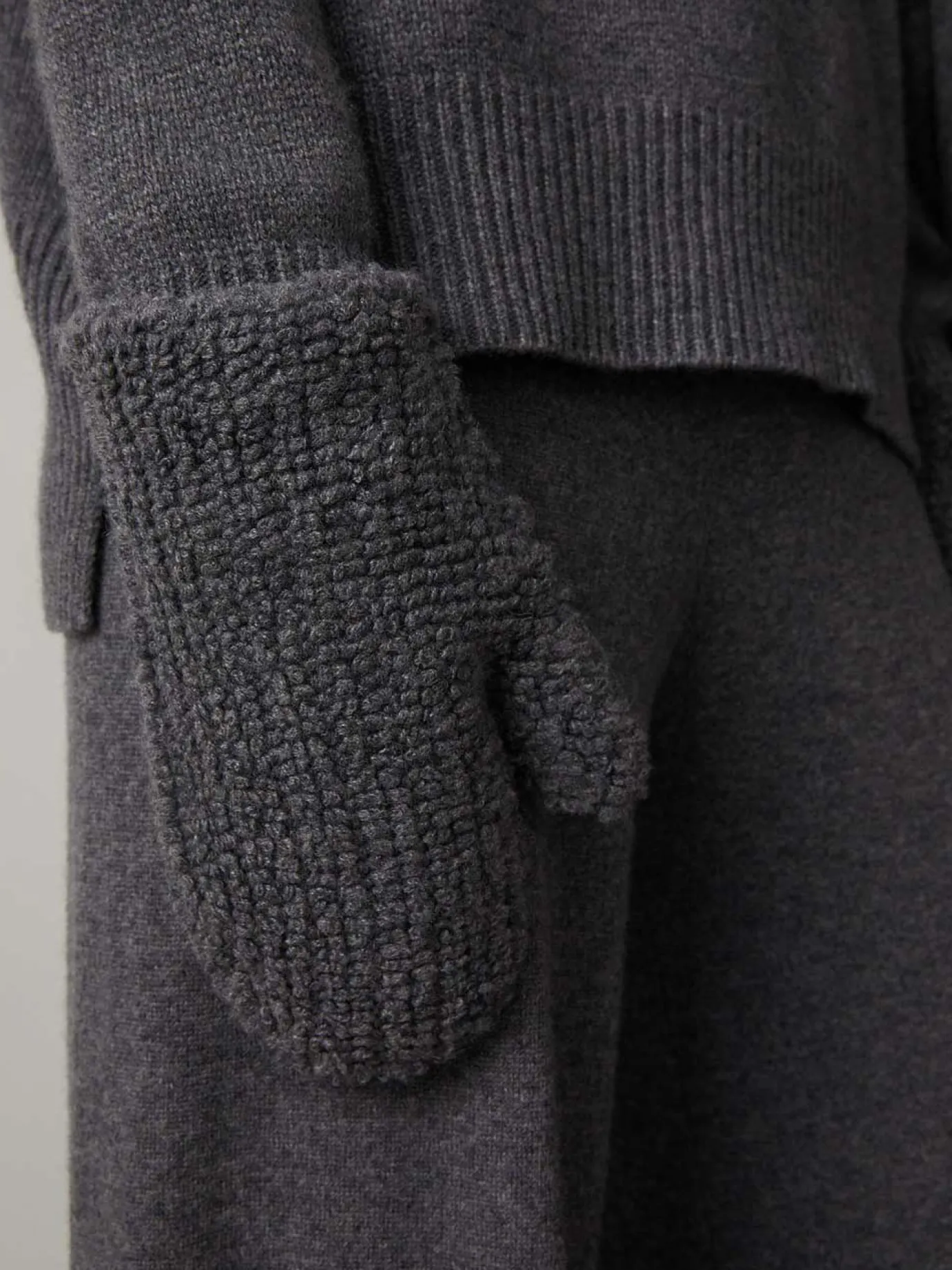 Online LISA YANG The Montana Mittens Graphite