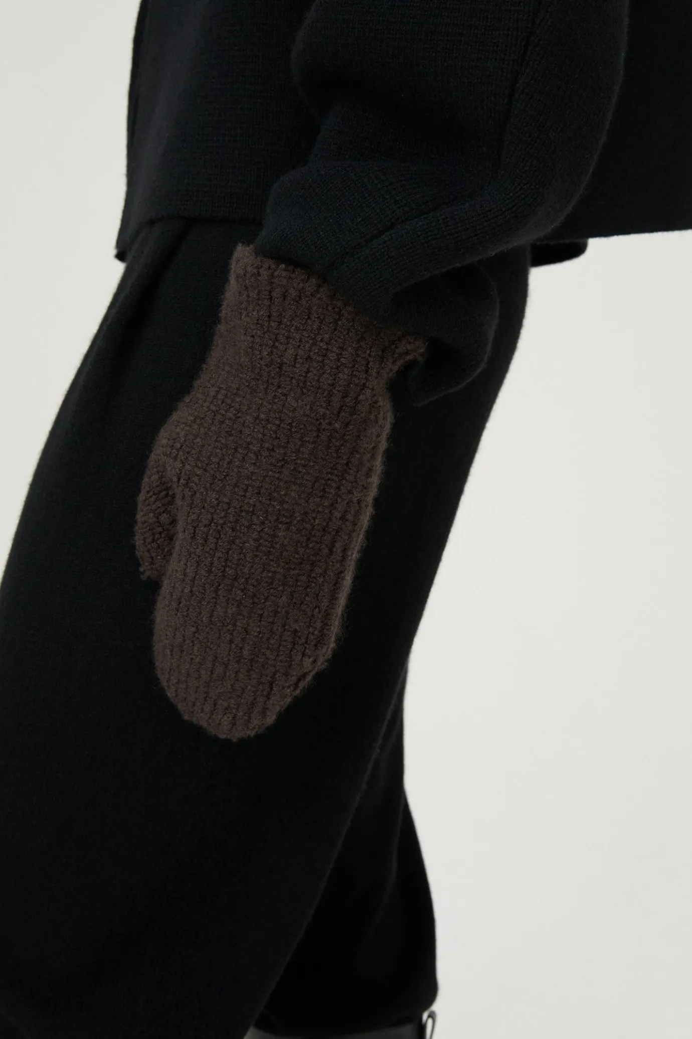 Flash Sale LISA YANG The Montana Mittens Wood